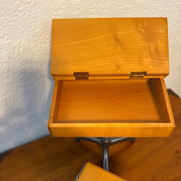 AMERICAN GIRL Mollys School Desk Retired Piece - Picture 4 of 13